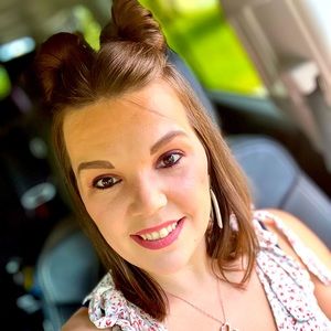 Meet your Posher, April